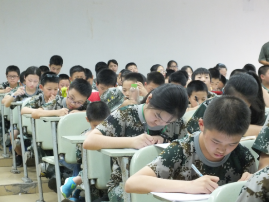 上海军训夏令营介绍“张驰有度”听课法